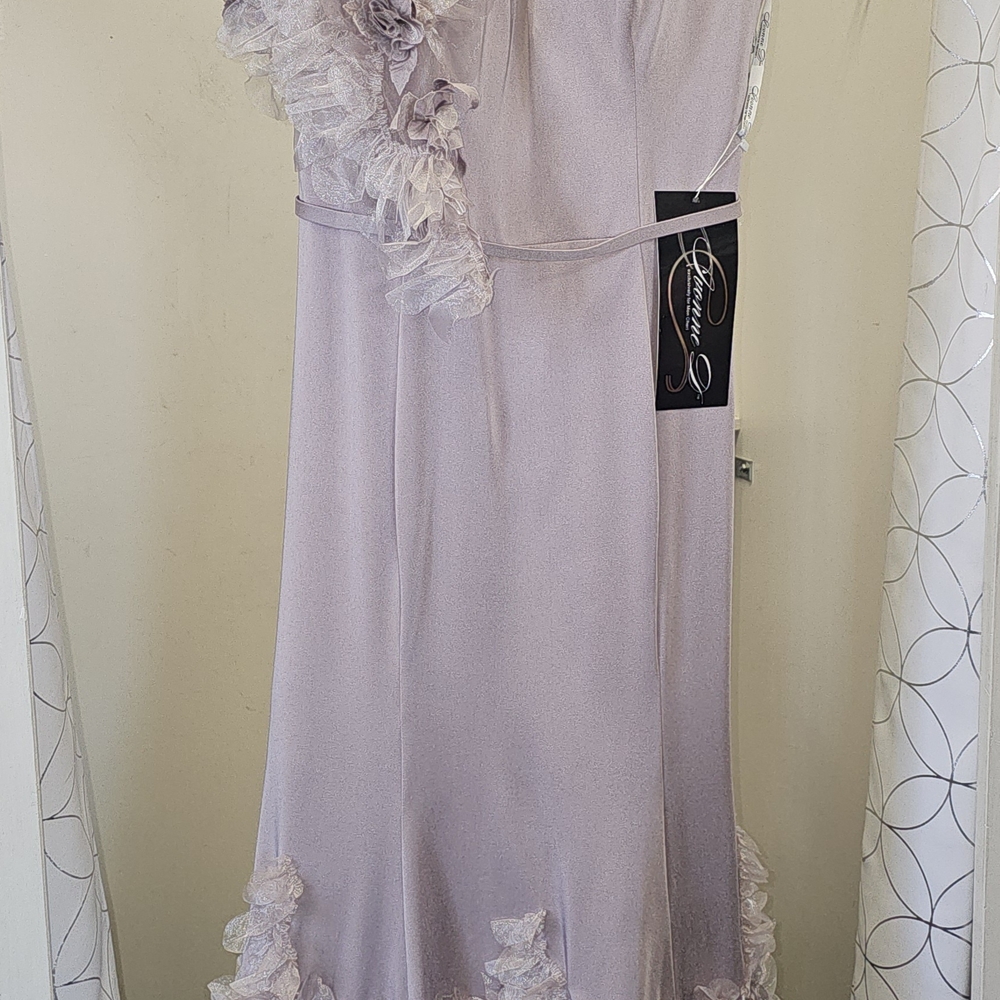 Elegant Lavender Evening Gown with Floral Accents
